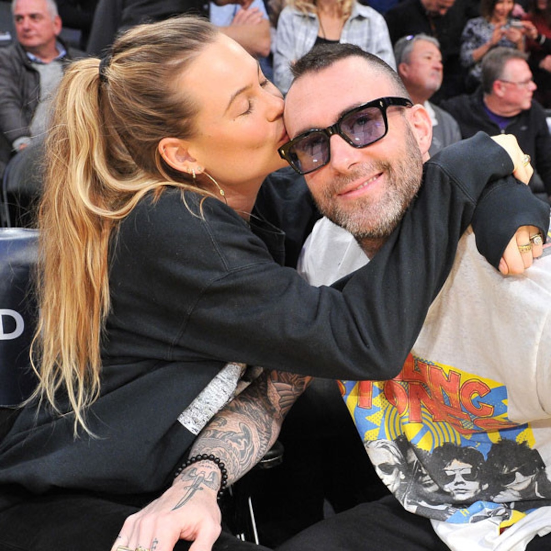 Adam Levine Behati Prinsloo Win Cutest Couple During Nba Date Night E Online Ca